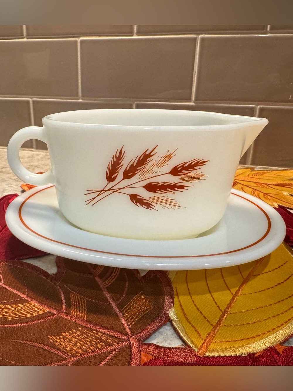 Pyrex White Milk Glass Gravy Boat & Saucer.Vintage Autumn Harvest Wheat Pattern🌾